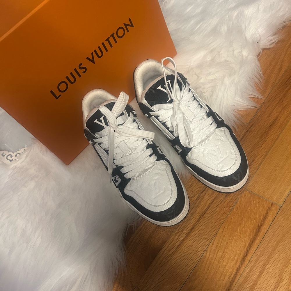 BEAUTIFUL LOUIS VUITTON SNEAKERS!!